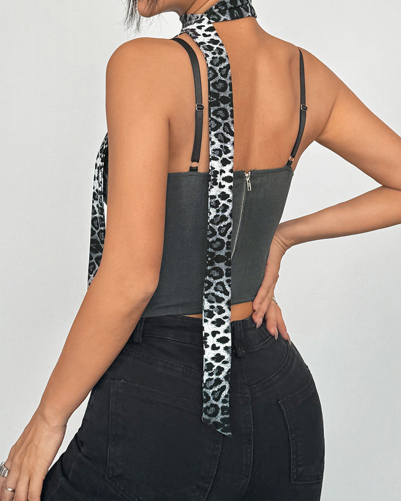 Top camisola escotado en V con contraste de leopardo y espiga