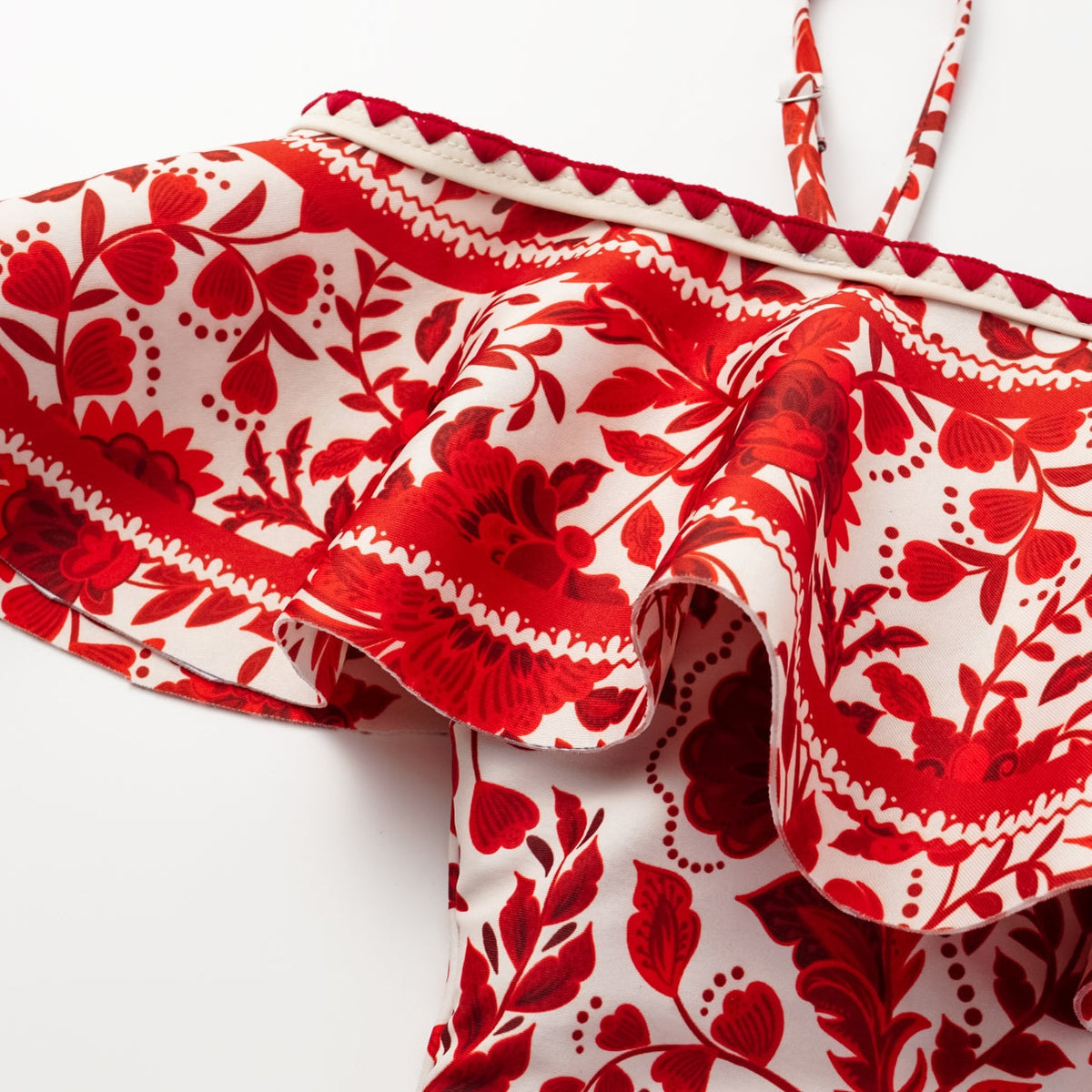 Bañador de una pieza con estampado de silueta de flor roja con volantes y falda