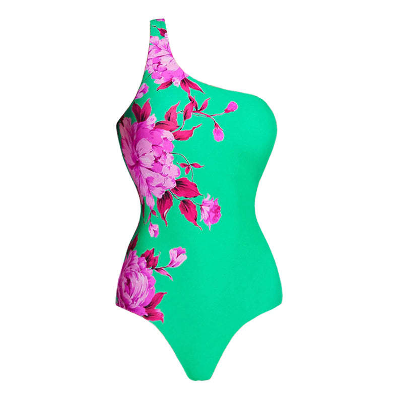 Un traje de baño de una sola manga con estampado floral y pareo